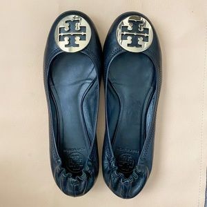 Tory Burch Black Leather Reva Flats - Size…